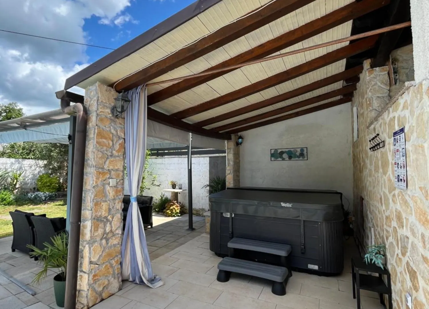 Villa Netto With Private Pool And Jacuzzi Prhati