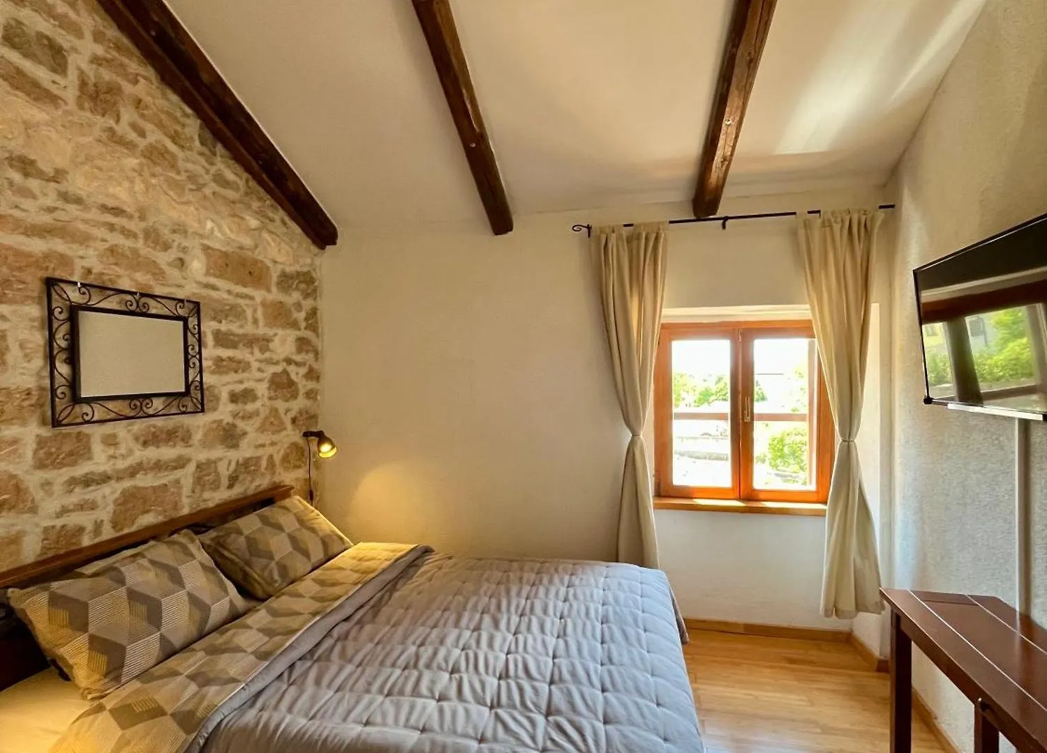 Villa Netto With Private Pool And Jacuzzi Prhati