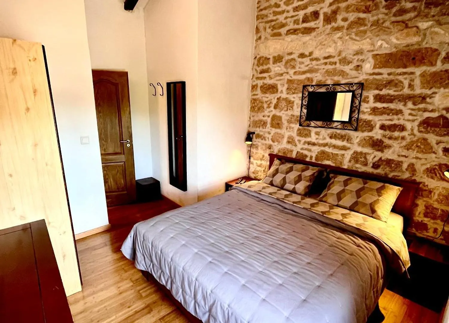 Villa Netto With Private Pool And Jacuzzi Prhati